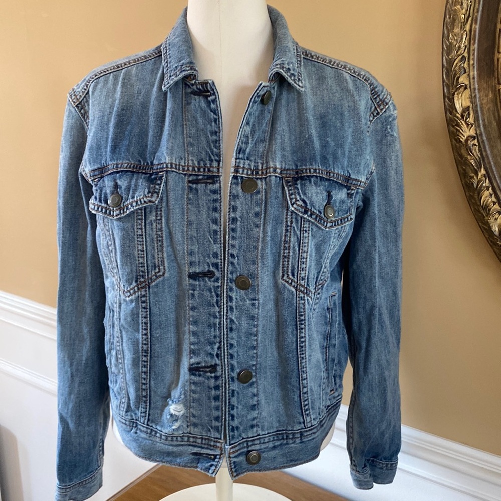 AMERICAN EAGLE DISTRESSED JEAN JACKET
